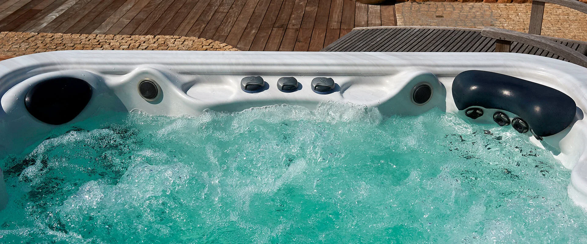 Spas extérieur adapté à la détente