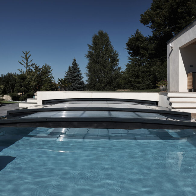 Abri piscine coulissant : offrez style, sécurité et confort à votre espace extérieur