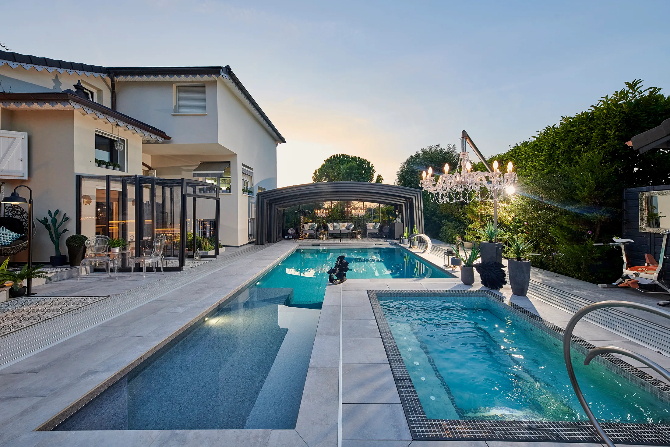 Transformation d'une piscine Luxe et construction d'un spa avec abri sur mesure