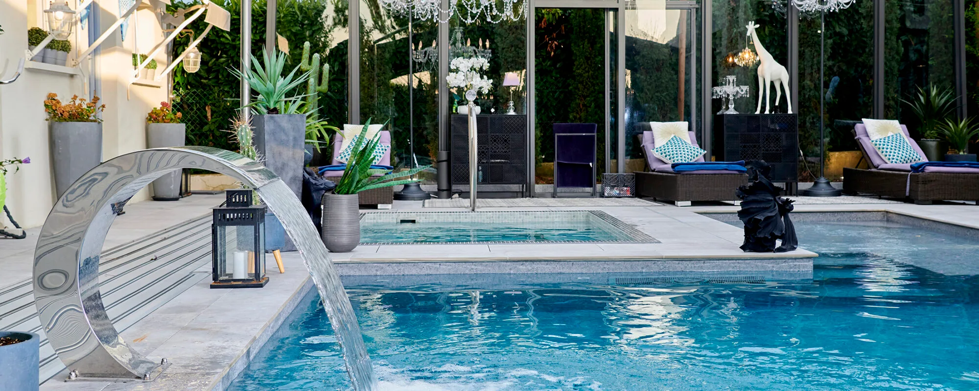 Transformation d'une piscine Luxe et construction d'un spa avec abri sur mesure