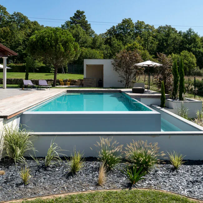 Piscine haut de gamme : le luxe à votre domicile