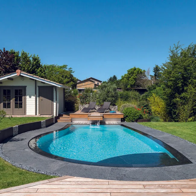 Piscines effet miroir : esthétique et fonctionnalité en un seul bassin