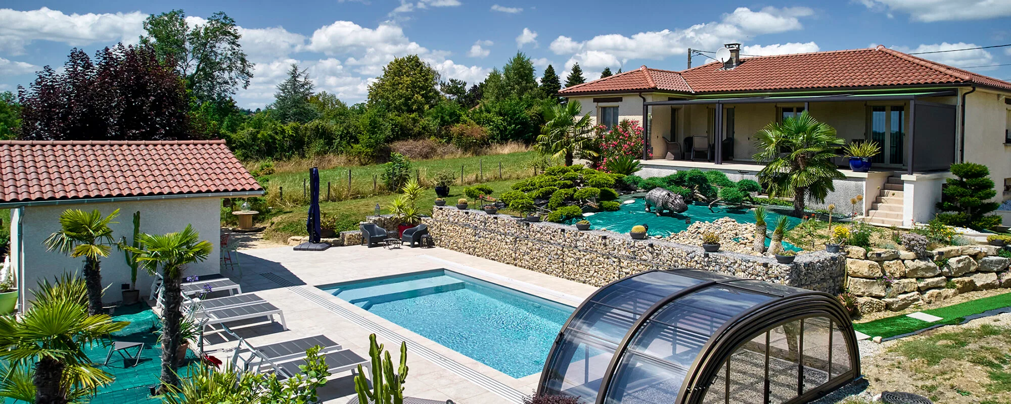 Piscine extérieure de 8x4 m avec abri mi-haut