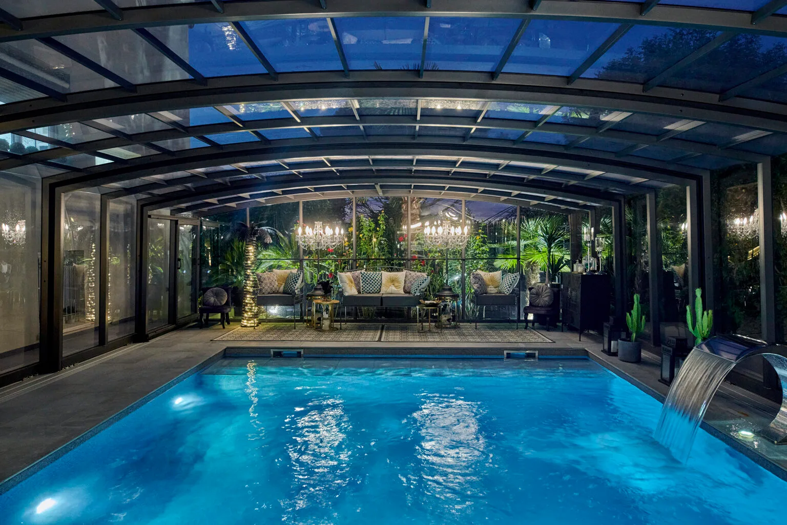 Rénovation d'une piscine Luxe et construction d'un spa avec abri sur mesure