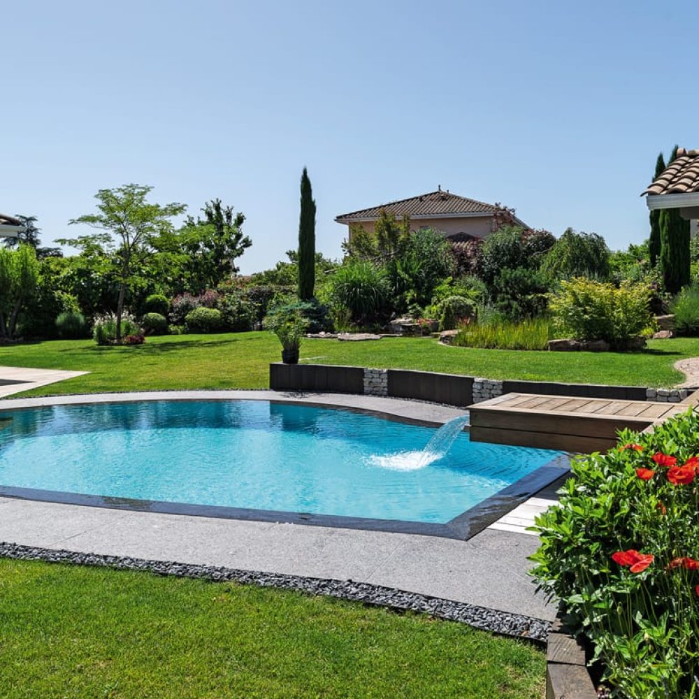 Piscines miroir à débordement en Isère