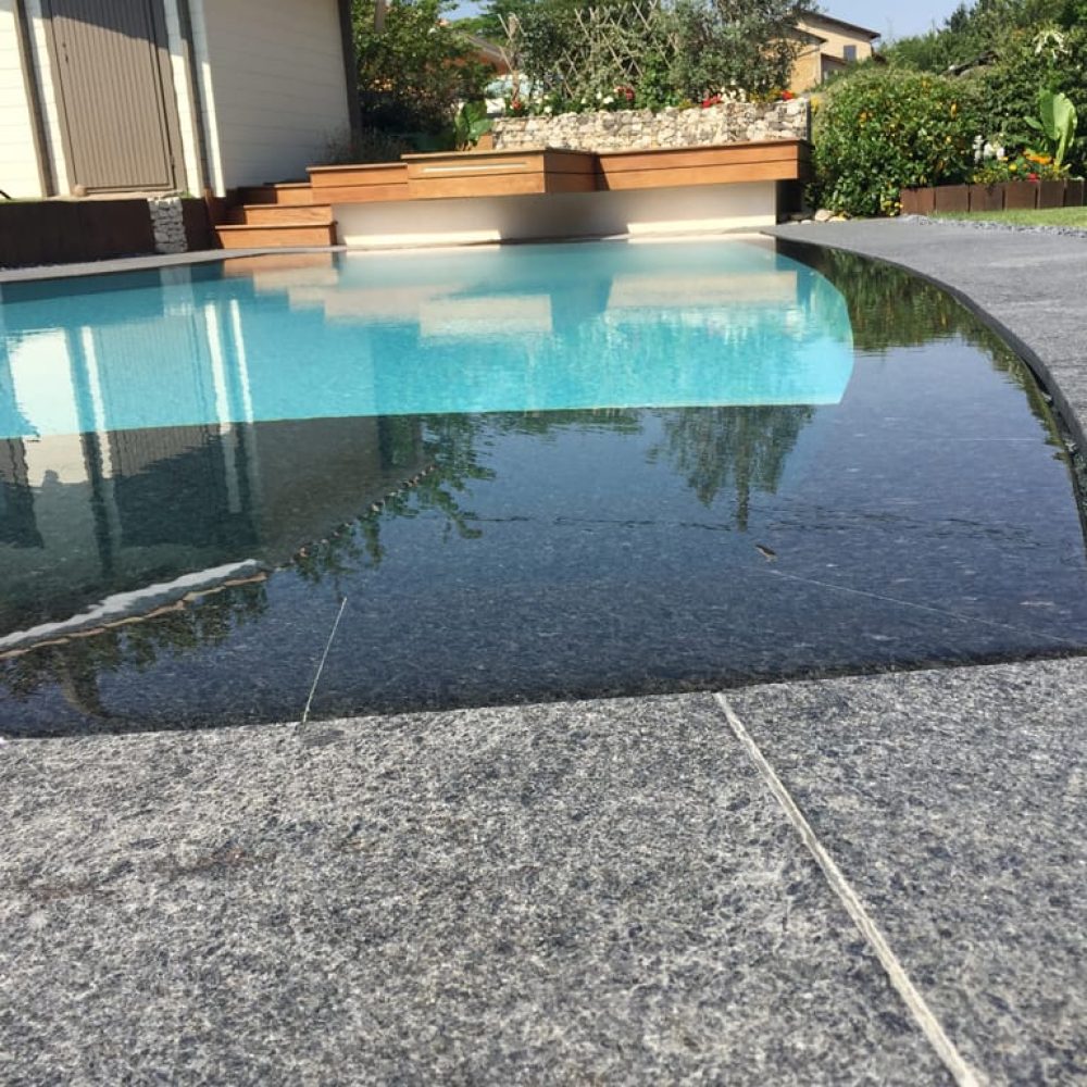 Piscines à débordement effet miroir