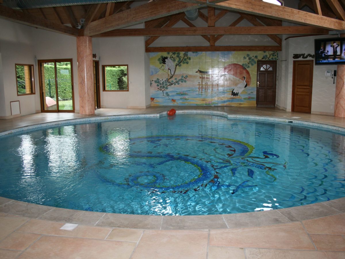 Piscine intérieure à forme libre