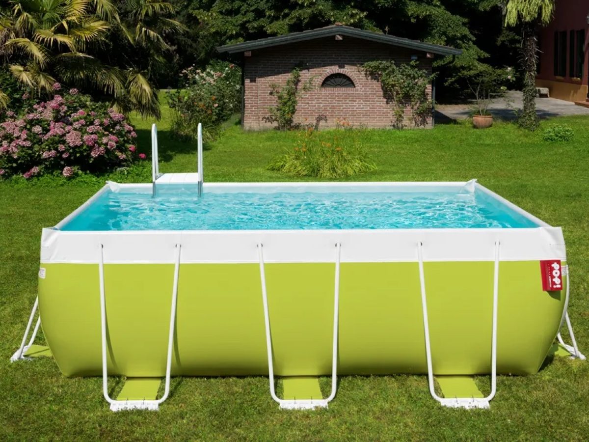 Piscine hors sol Pop! de coloris vert pour s'accorder au mieux avec la pelouse d'un jardin