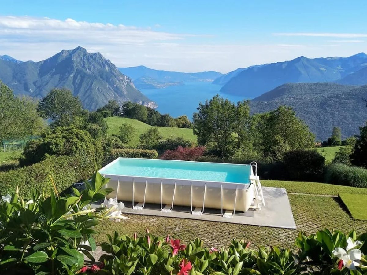 Grand modèle de la piscine hors sol Pop! permettant d'avoir un plus grand espace pour se détendre