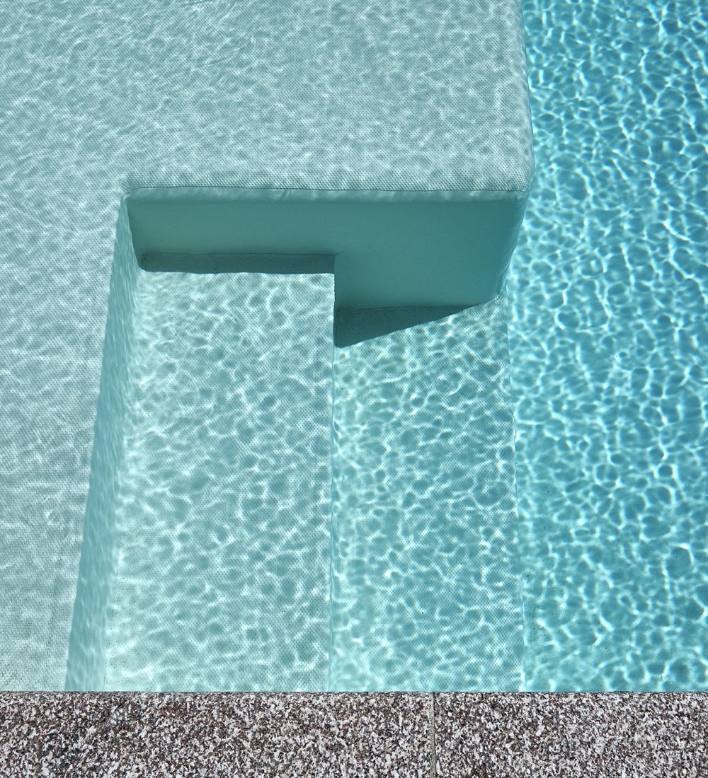 Piscine lagon et spa 5 places pour un espace wellness ultime