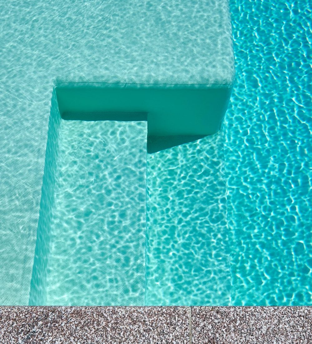 Piscine lagon et spa 5 places pour un espace wellness ultime