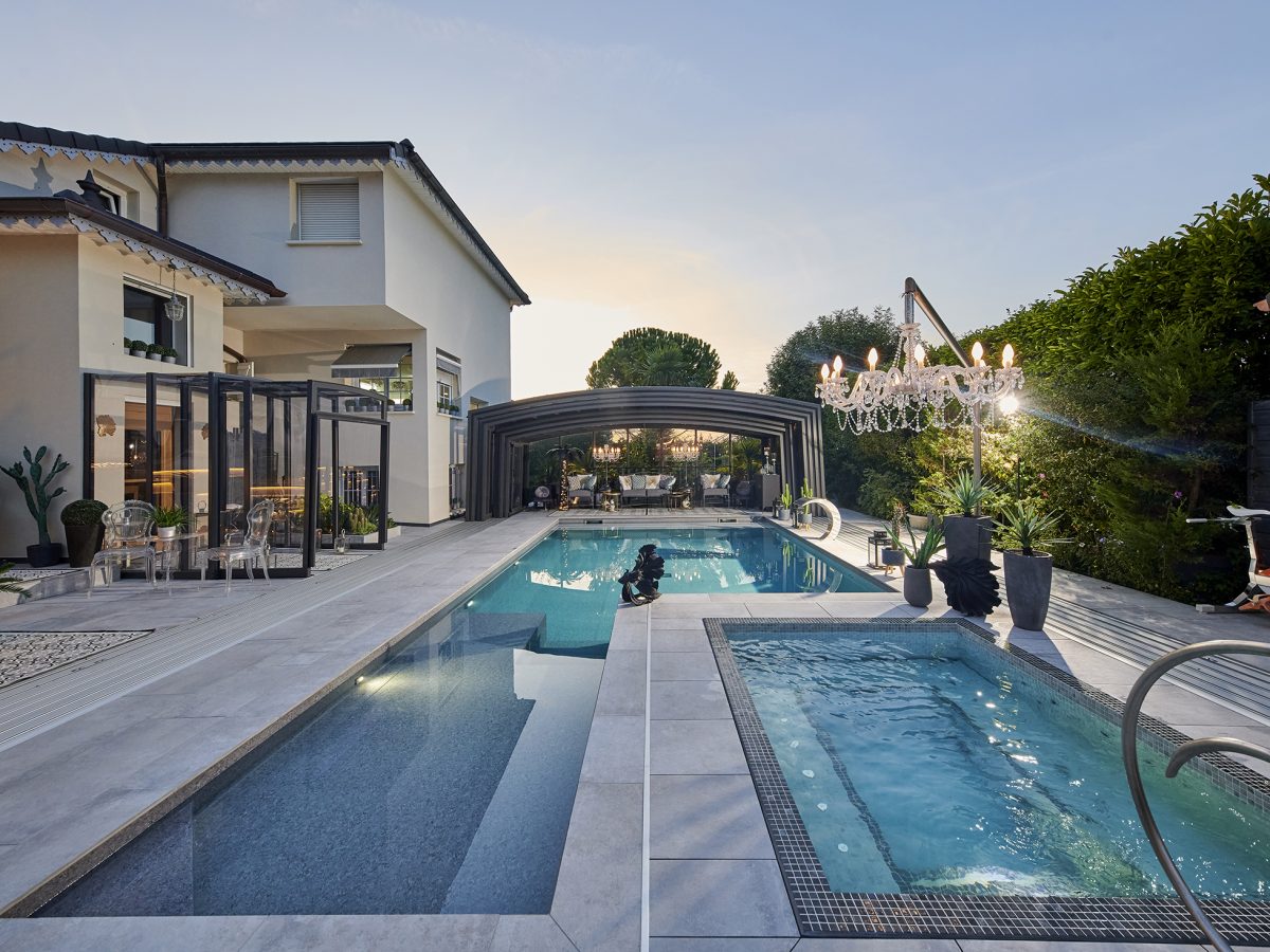 Transformation d'une piscine Luxe et construction d'un spa avec abri sur mesure