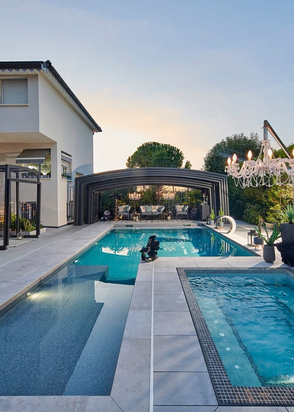 Transformation d'une piscine Luxe et construction d'un spa avec abri sur mesure