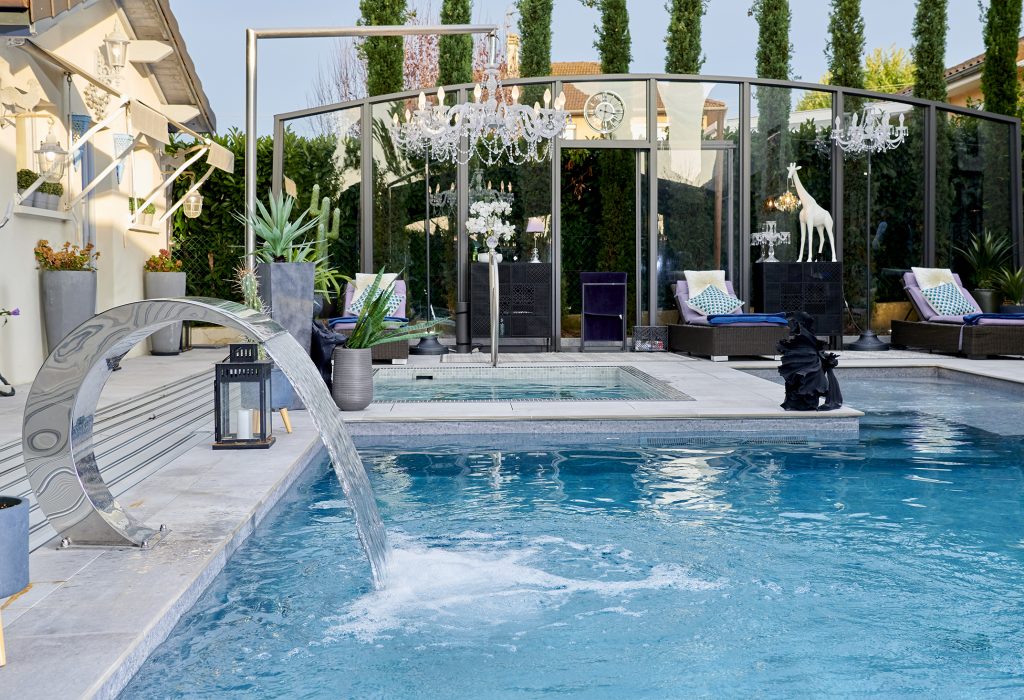 Transformation d'une piscine Luxe et construction d'un spa avec abri sur mesure