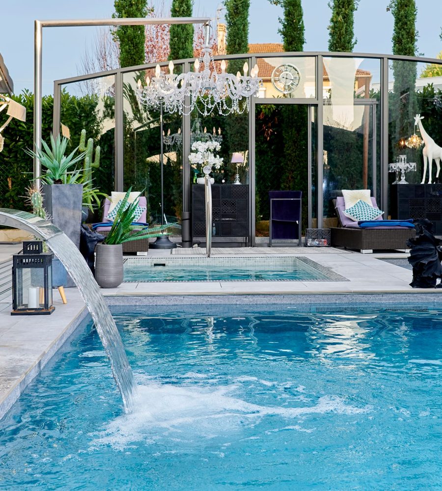 Transformation d'une piscine Luxe et construction d'un spa avec abri sur mesure