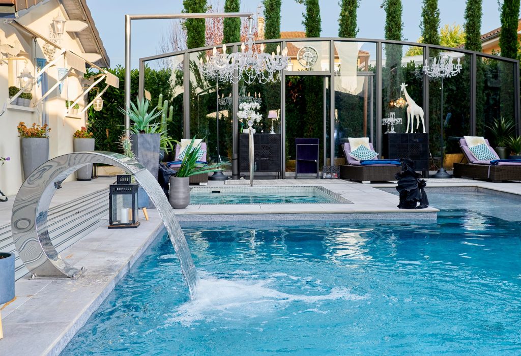 Transformation d'une piscine Luxe et construction d'un spa avec abri sur mesure