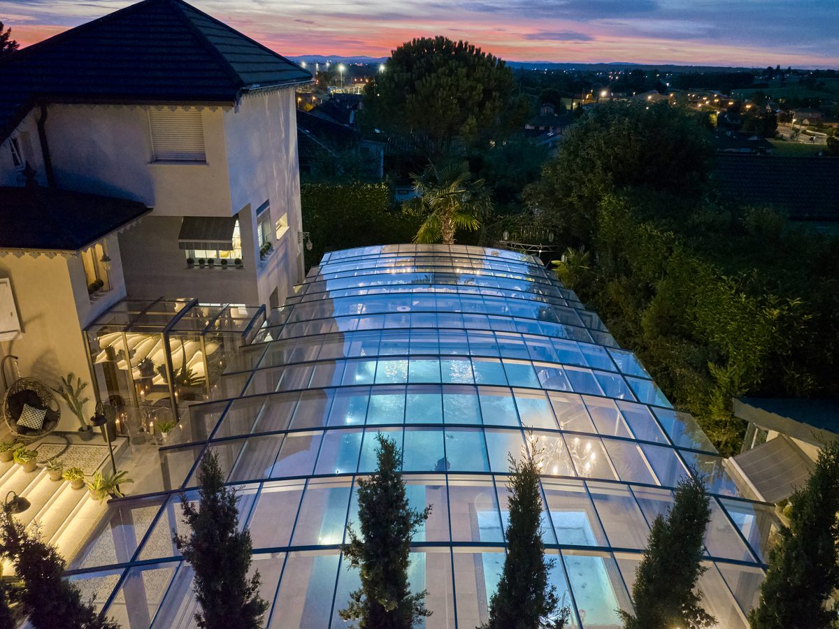 Abri de piscine grandiose conçu sur mesure