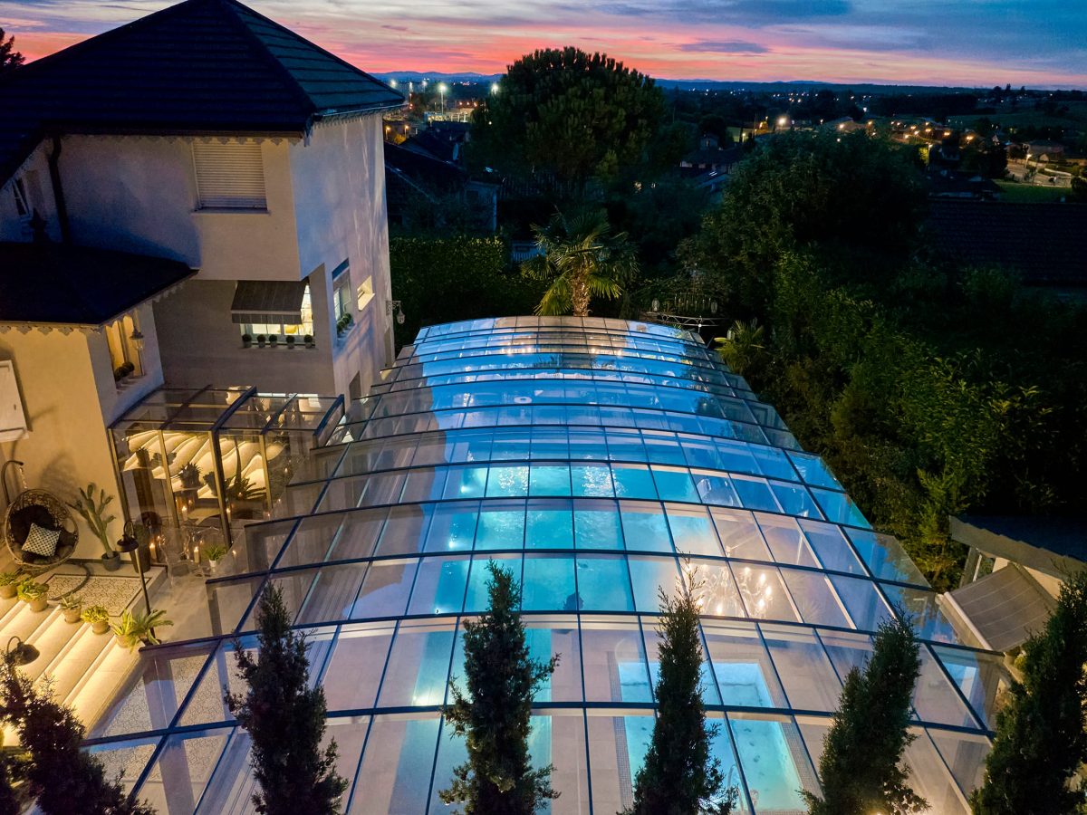 Abri de piscine grandiose conçu sur mesure