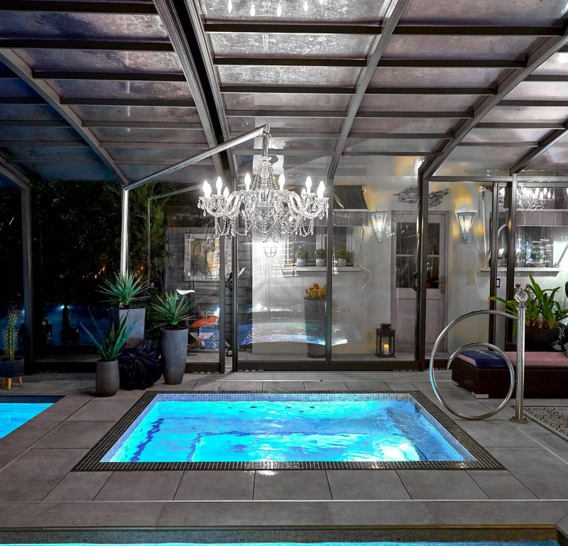 Transformation d'une piscine Luxe et construction d'un spa avec abri sur mesure