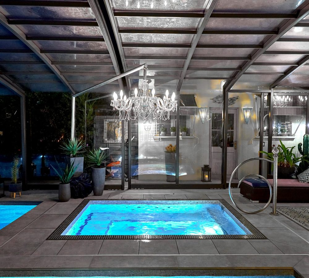 Transformation d'une piscine Luxe et construction d'un spa avec abri sur mesure