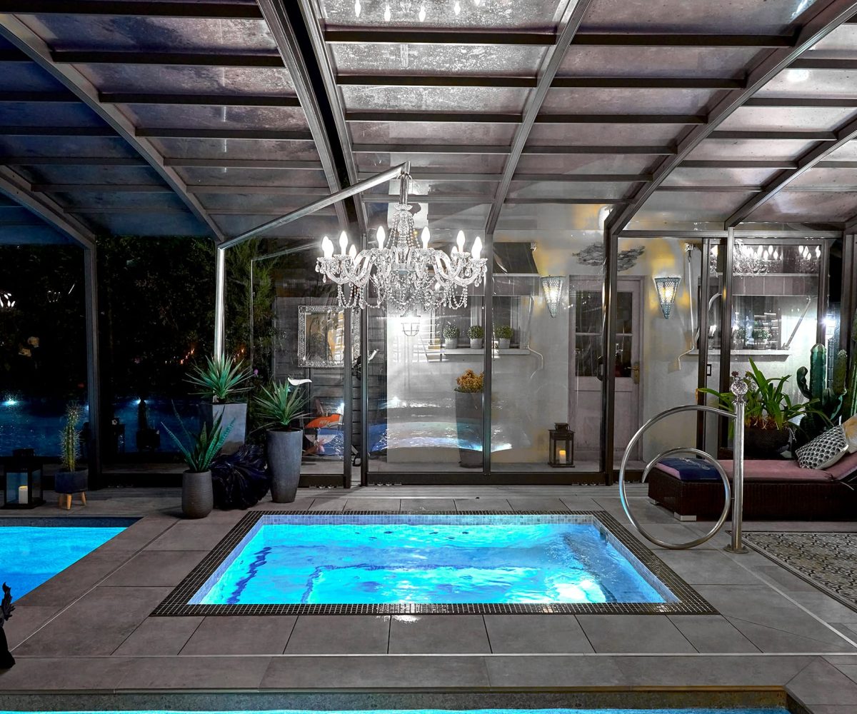 Transformation d'une piscine Luxe et construction d'un spa avec abri sur mesure