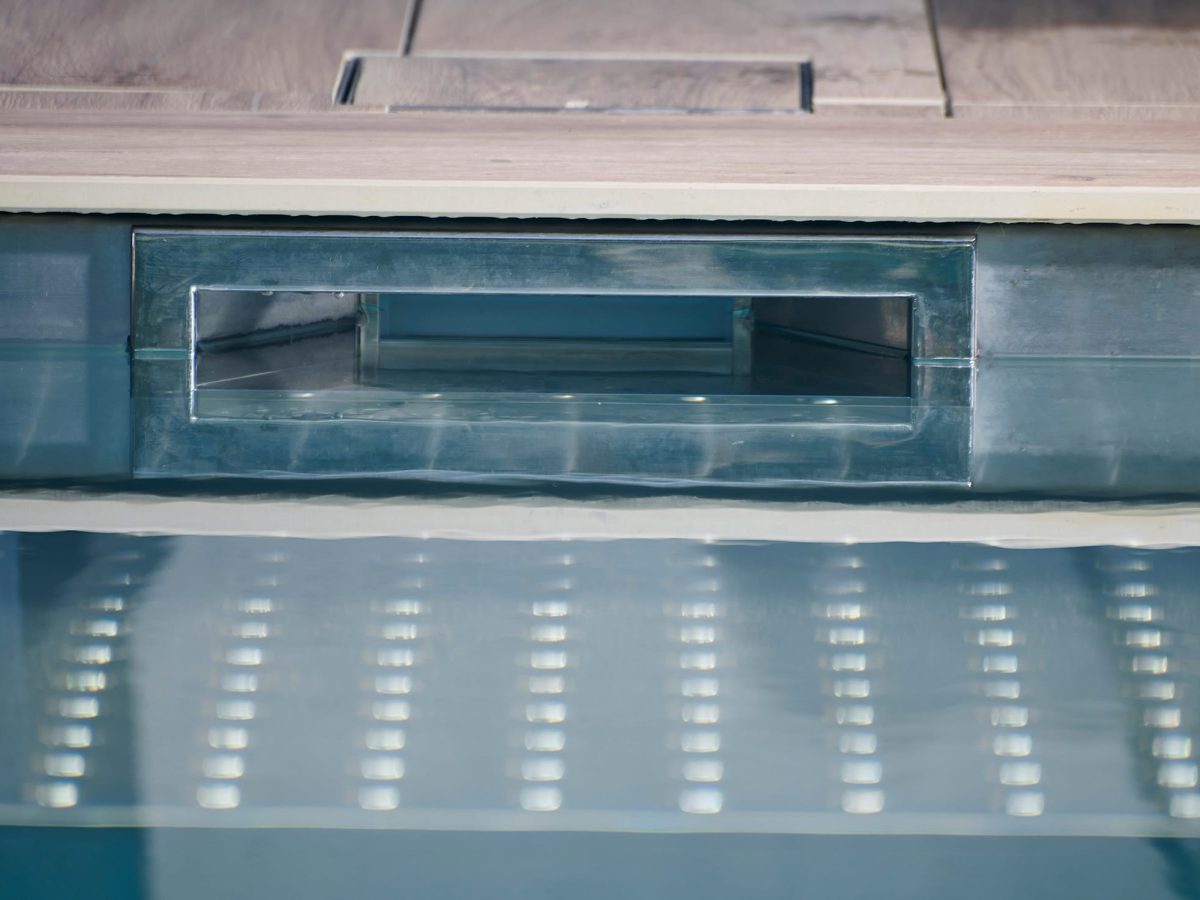 Skimmer d'une piscine en inox