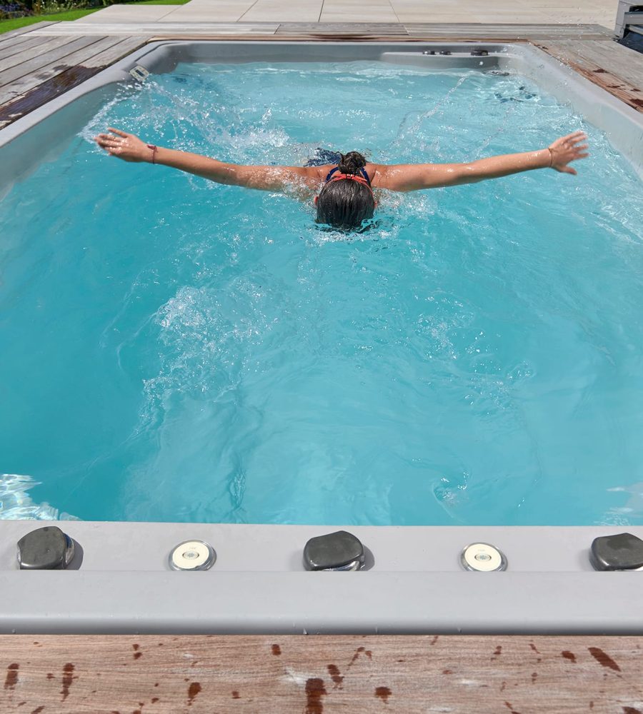 Spa de nage avec nage à contre-courant