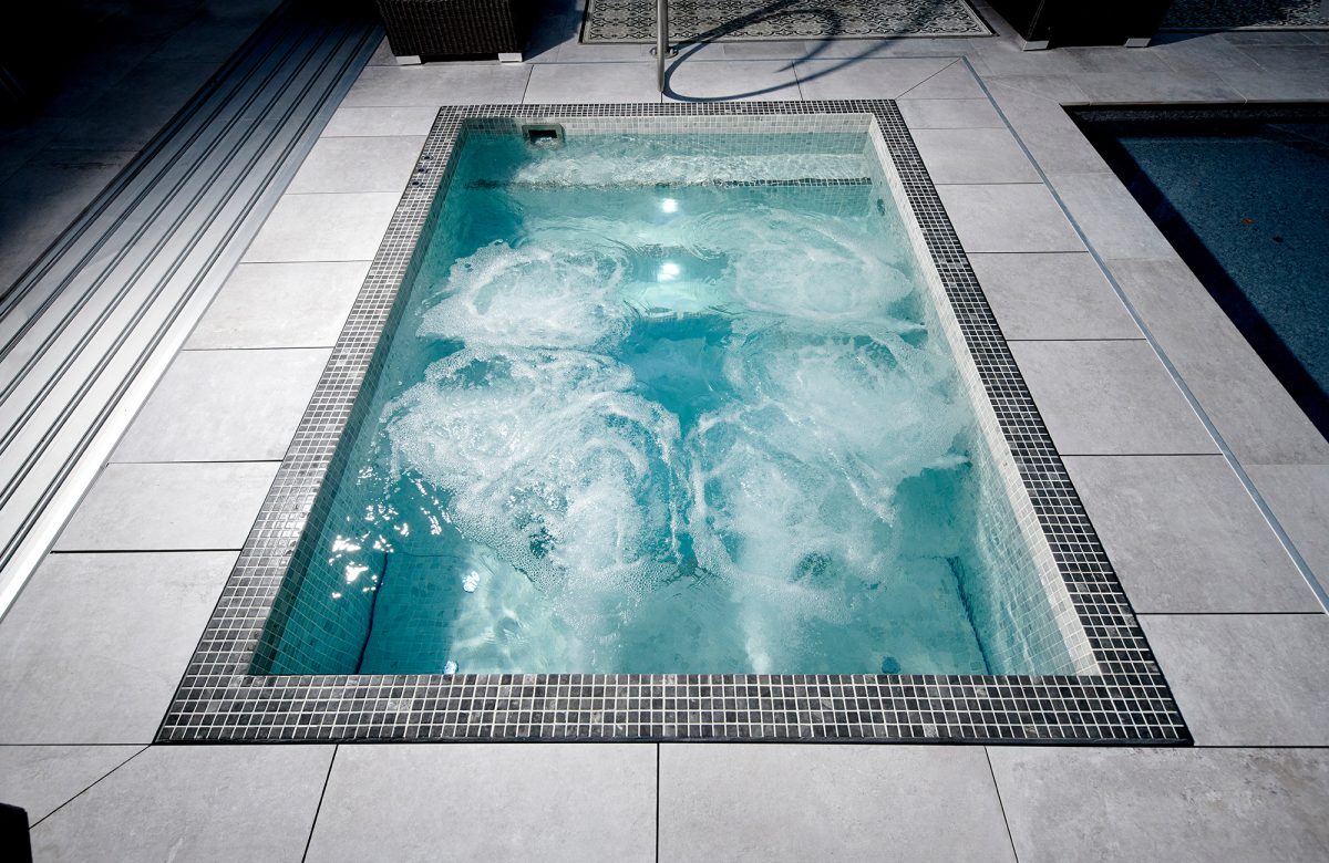 Spa encastré moderne sur terrasse