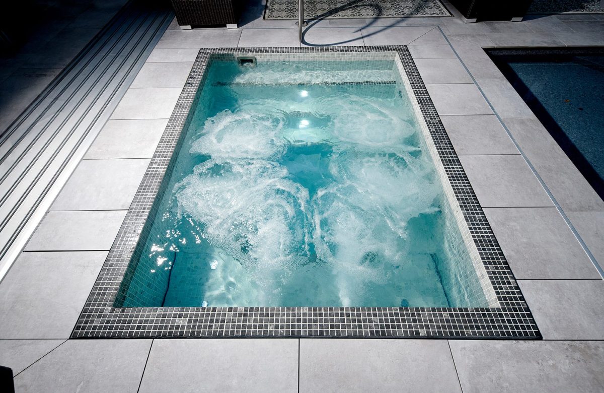 Spa encastré moderne sur terrasse