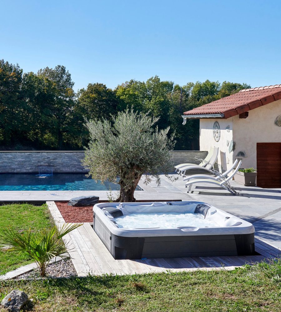 Spa extérieur semi-encastré