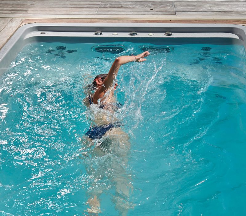 Spa de nage avec nage à contre-courant