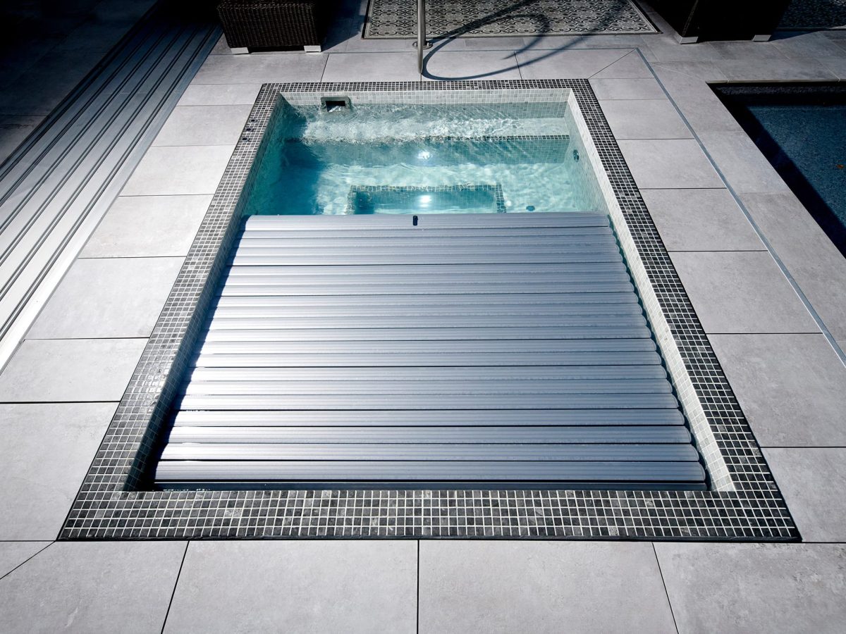 Spa sur mesure avec couverture