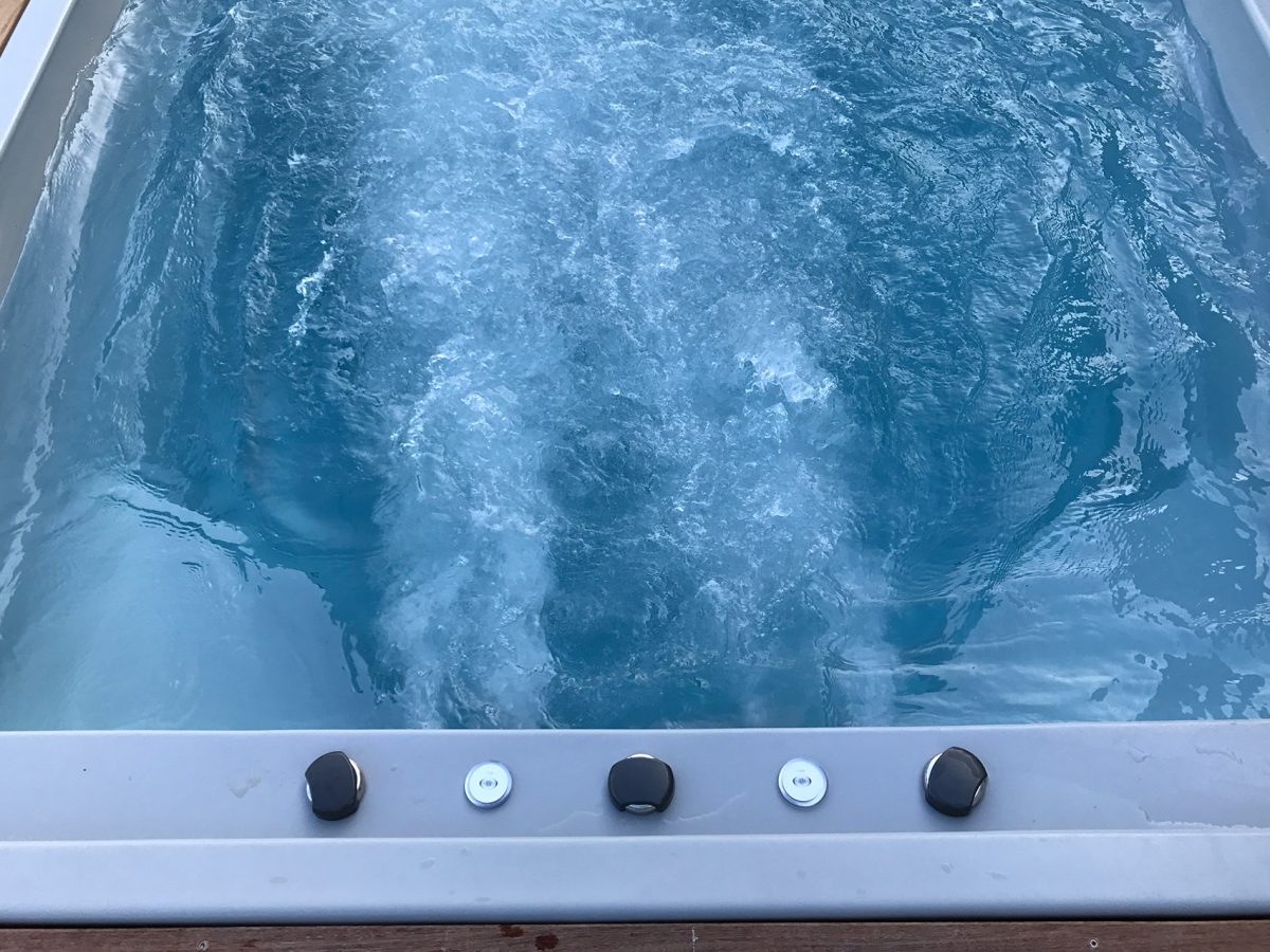 Spa de nage sportive avec nage à contre courant